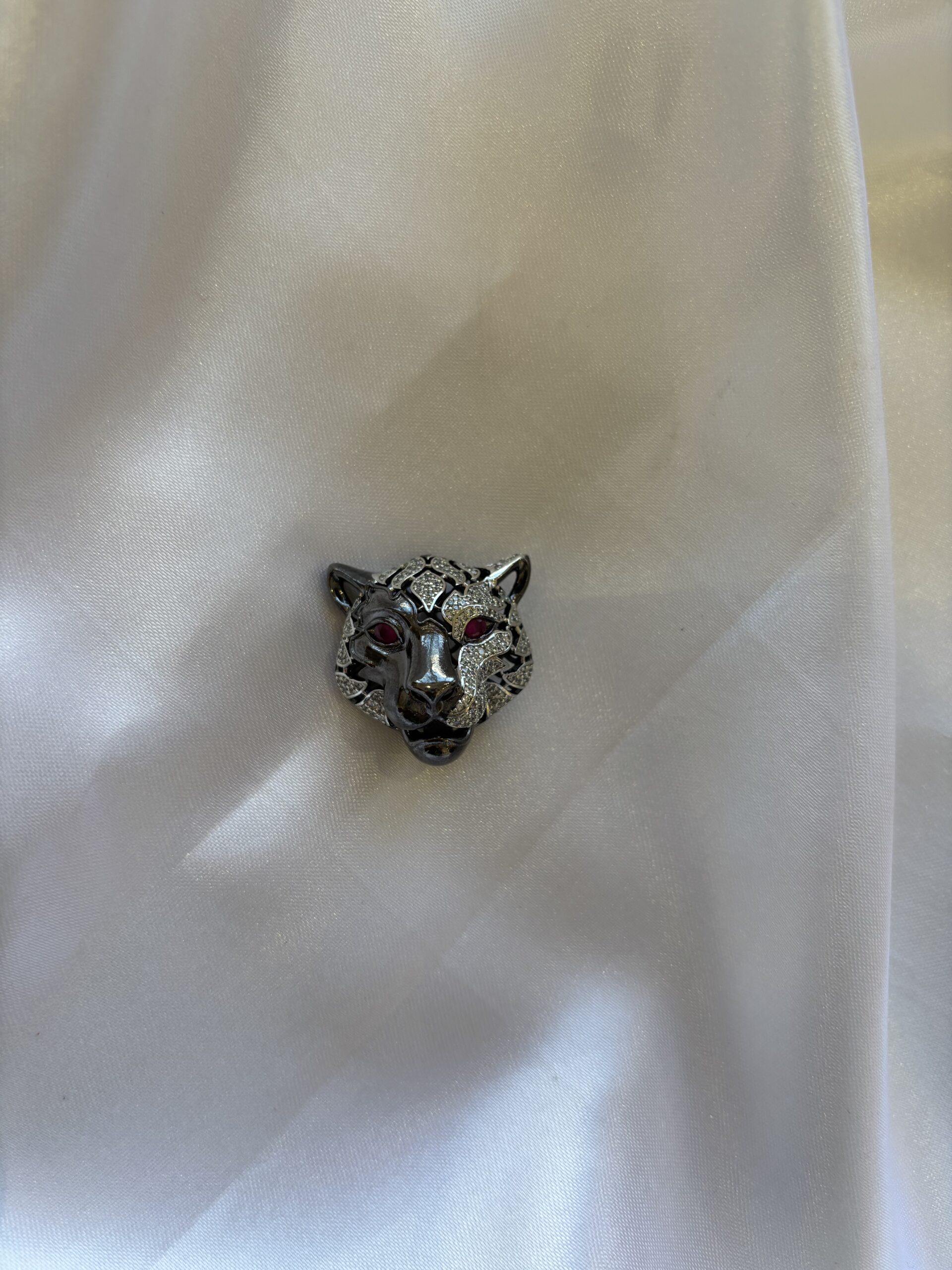 Crystal Leopard Head Brooch - Image 3