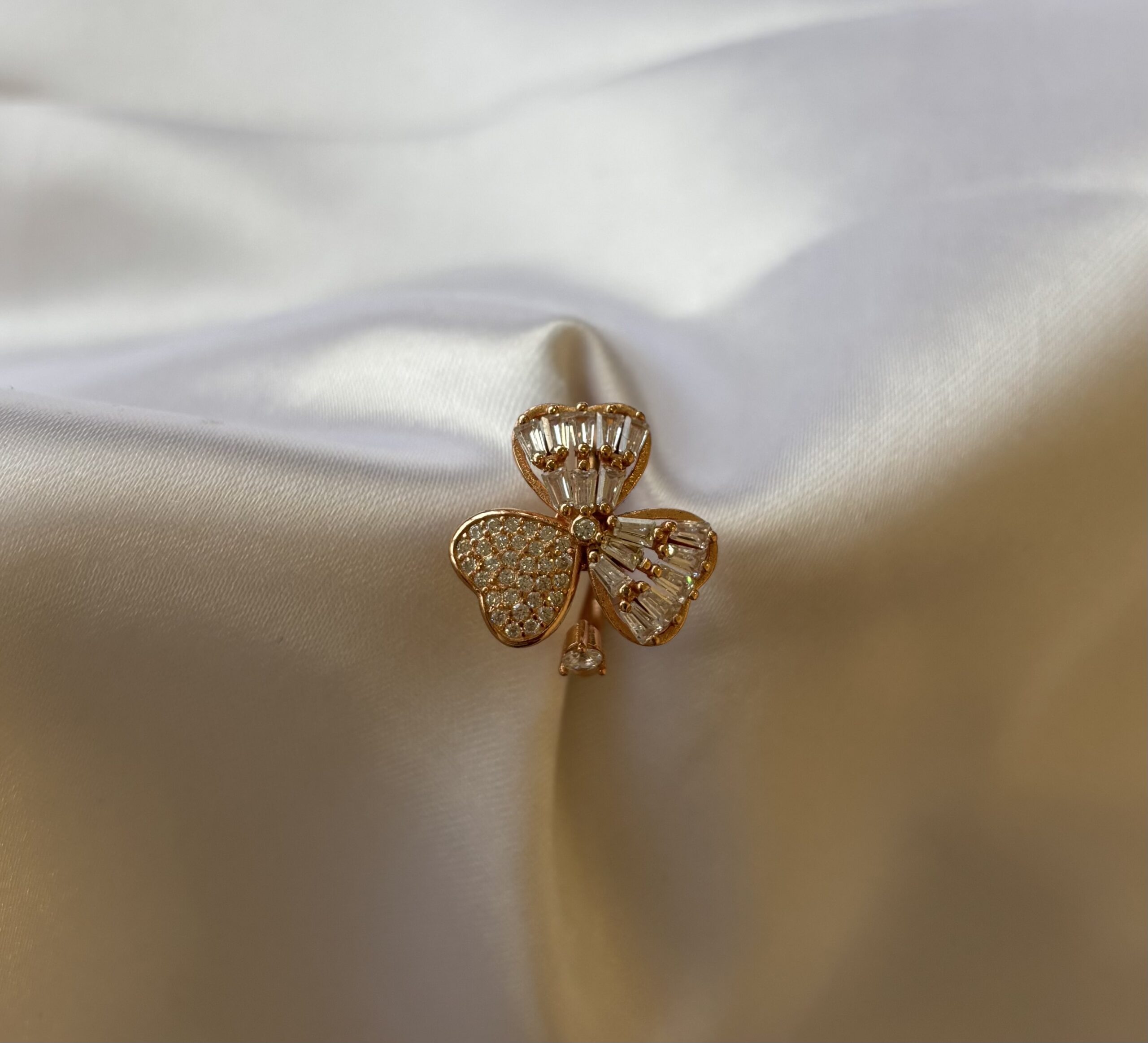 Golden Clover Radiance Ring - Image 2