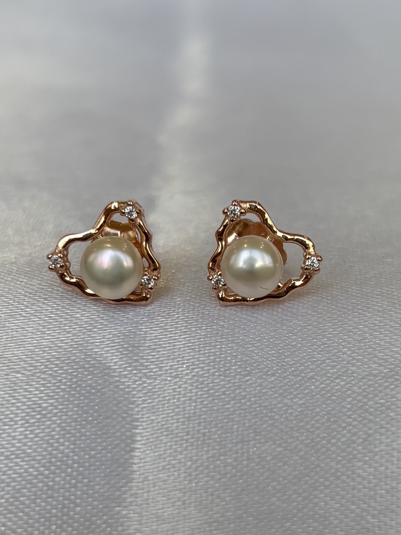 Aurora Pearl Embrace Studs - Image 2